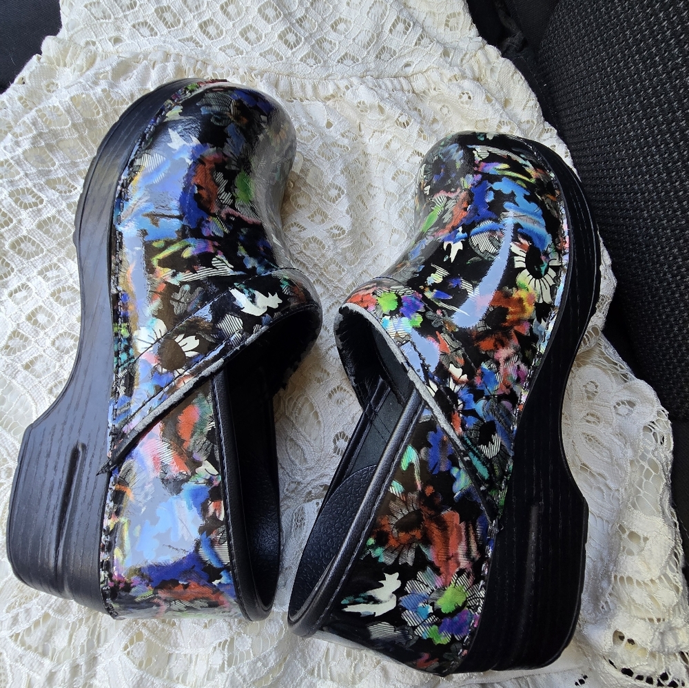 Dansko Nursing Clogs Shoes Metallic Floral Size 41 GUC
